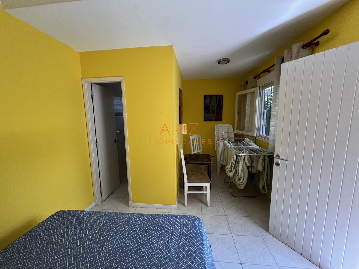 Casa ID.2220 - Casa en Playa Mansa, 5 dormitorios y 4 baños.