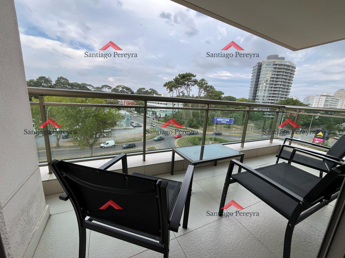 Apartamento ID.16063 - Place Layette - Alquiler anual 2 dormitorios torre de categoría.