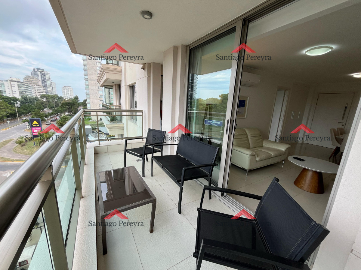 Apartamento ID.16063 - Place Layette - Alquiler anual 2 dormitorios torre de categoría.