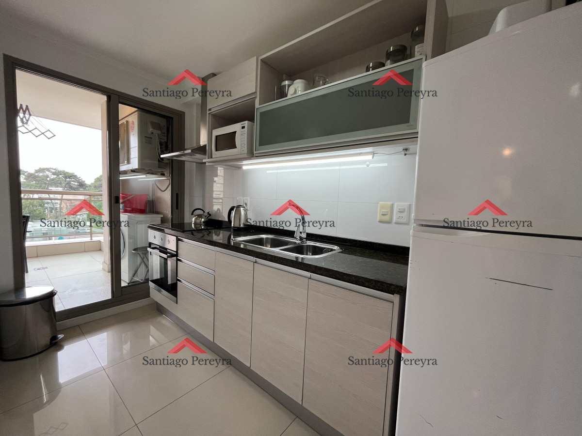 Apartamento ID.16063 - Place Layette - Alquiler anual 2 dormitorios torre de categoría.