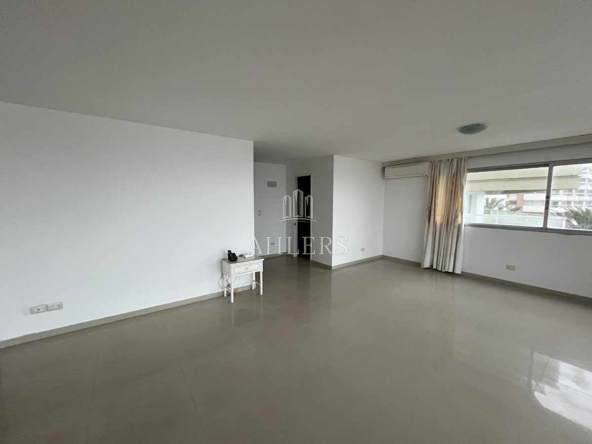 Apartamento ID.187 - Apartamento en venta, puerto Punta del Este.