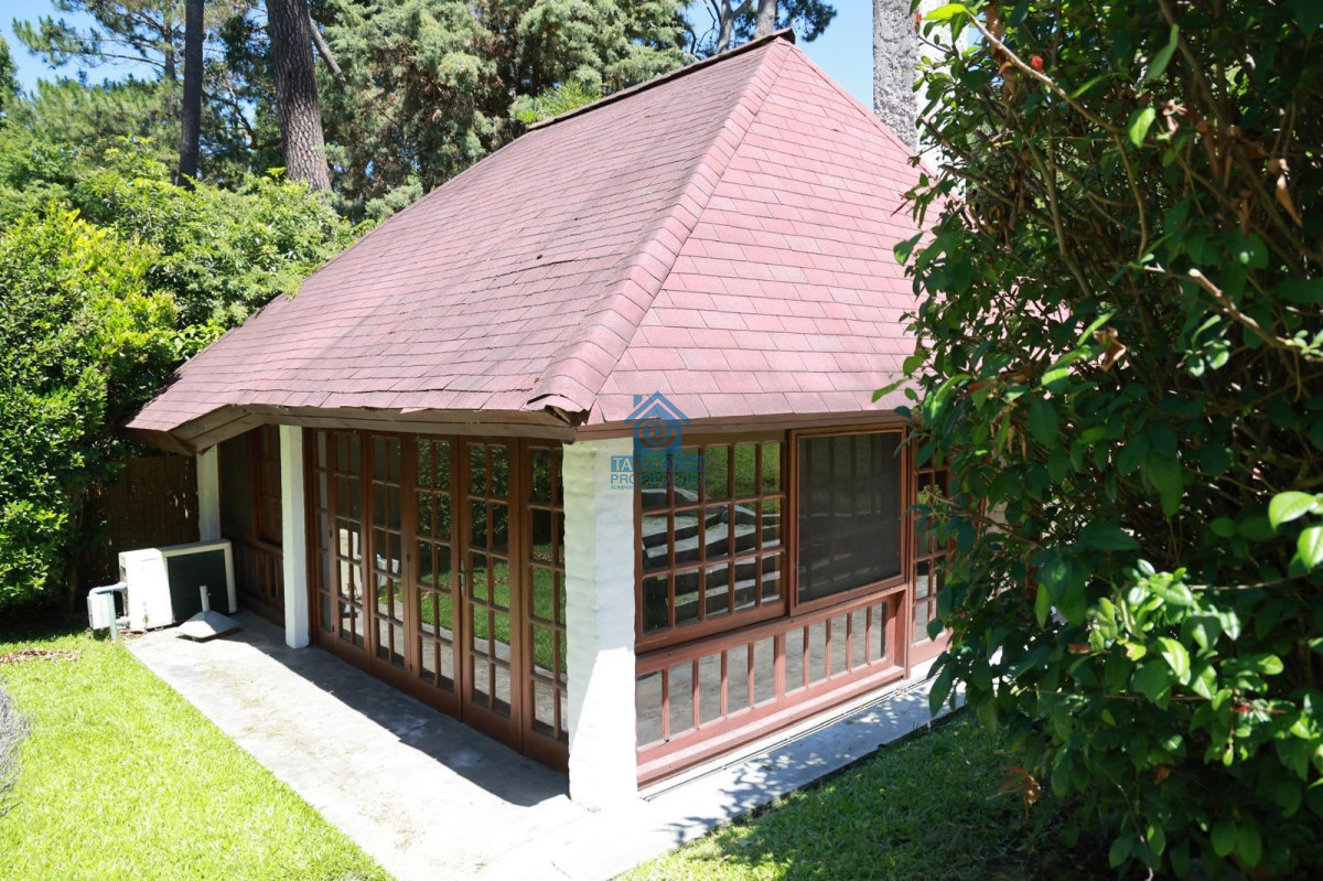 Casa ID.602 - Casa en venta 4 dormitorios - Pinares Piscina Climatizada.