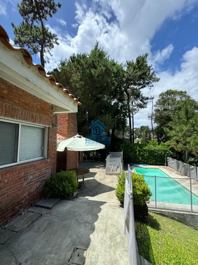 Casa ID.602 - Casa en venta 4 dormitorios - Pinares Piscina Climatizada.