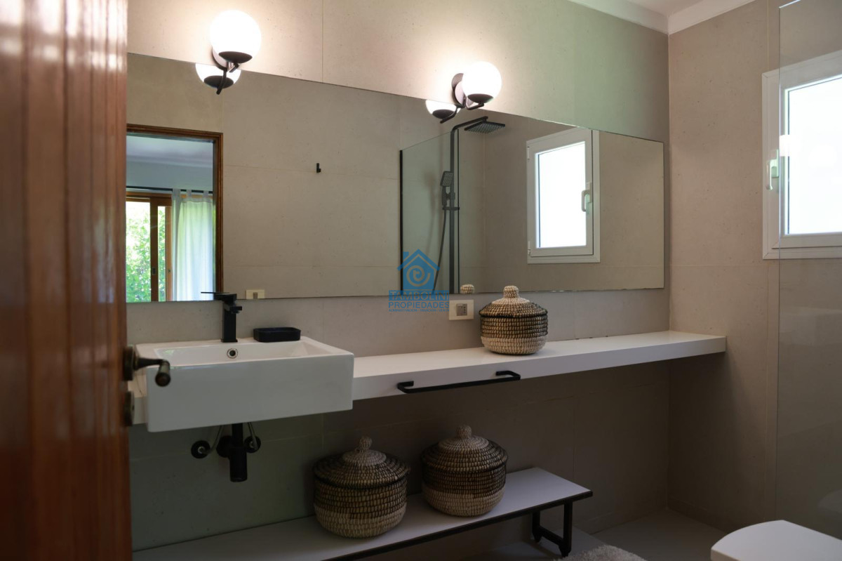 Casa ID.602 - Casa en venta 4 dormitorios - Pinares Piscina Climatizada.