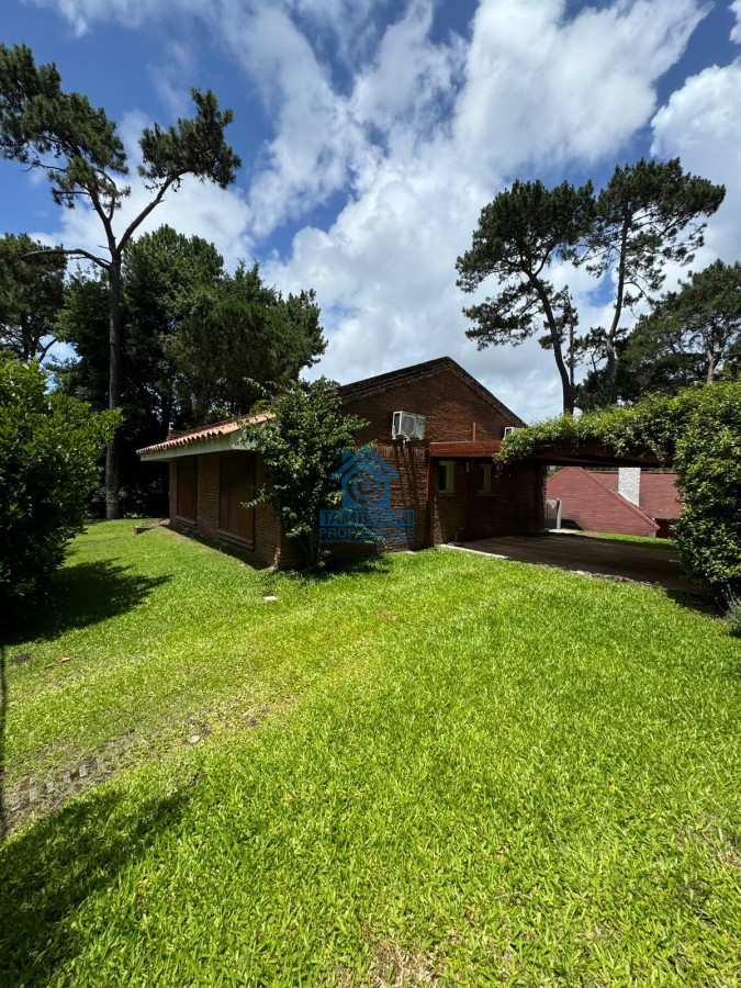 Casa ID.602 - Casa en venta 4 dormitorios - Pinares Piscina Climatizada.