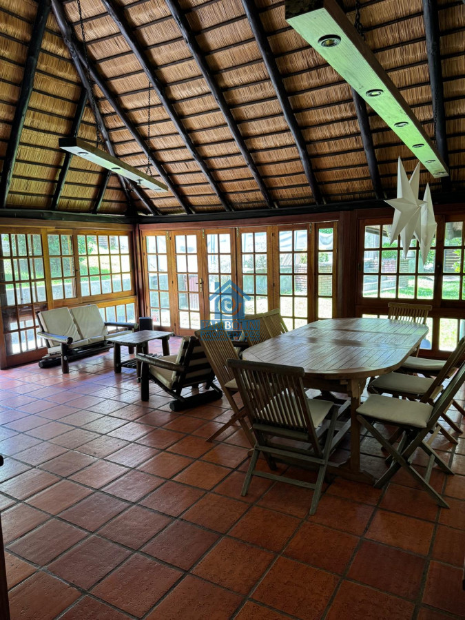 Casa ID.602 - Casa en venta 4 dormitorios - Pinares Piscina Climatizada.