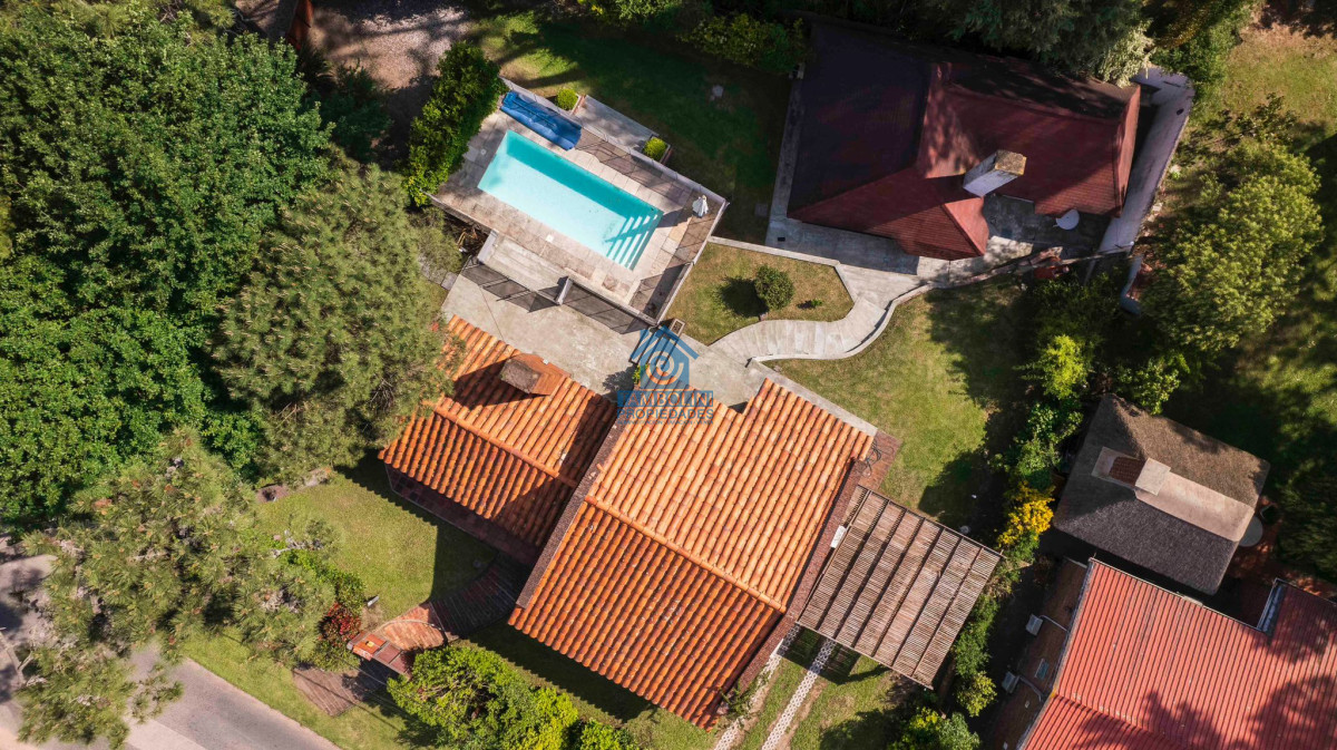Casa ID.602 - Casa en venta 4 dormitorios - Pinares Piscina Climatizada.