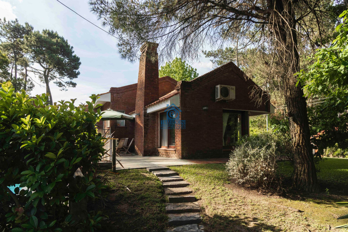 Casa ID.602 - Casa en venta 4 dormitorios - Pinares Piscina Climatizada.