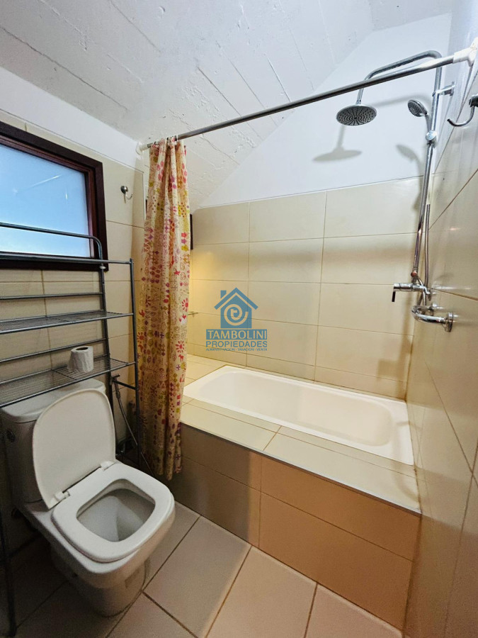 Casa ID.601 - Alquiler Anual Casa en Playa Mansa con Piscina - 4 dormitorios.