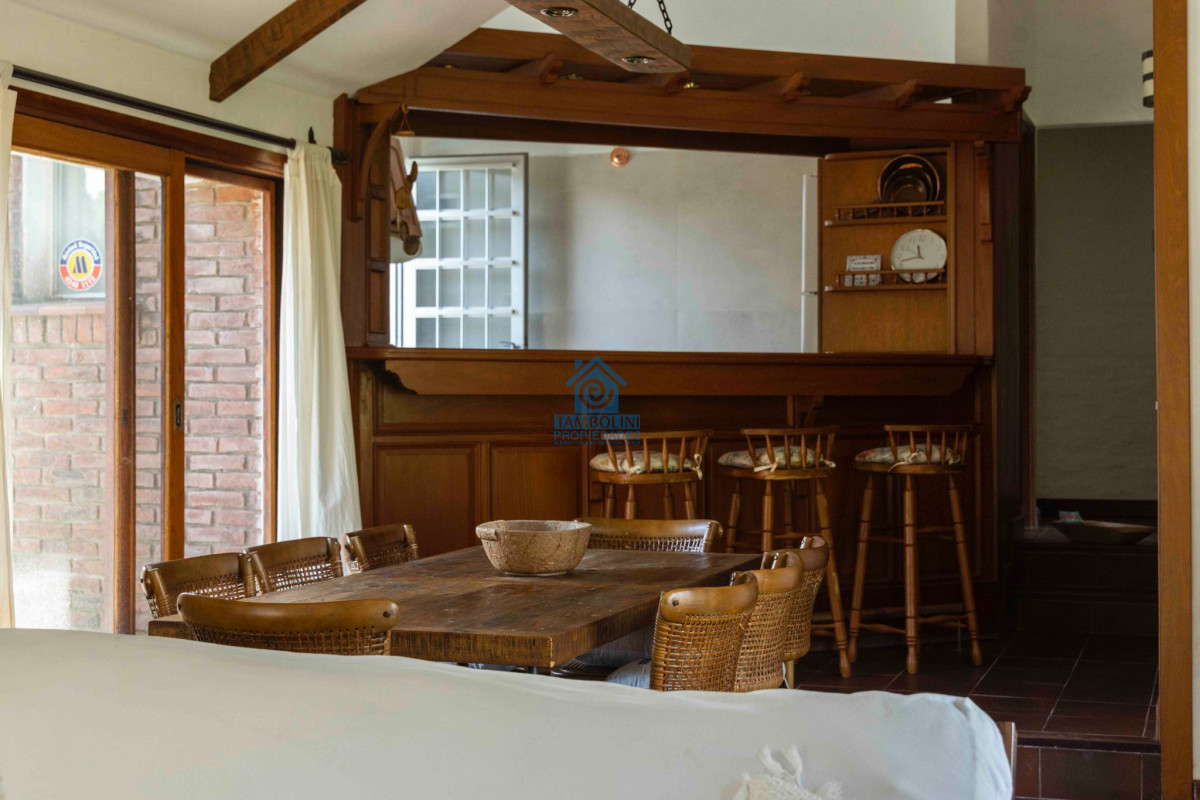 Casa ID.602 - Casa en venta 4 dormitorios - Pinares Piscina Climatizada.