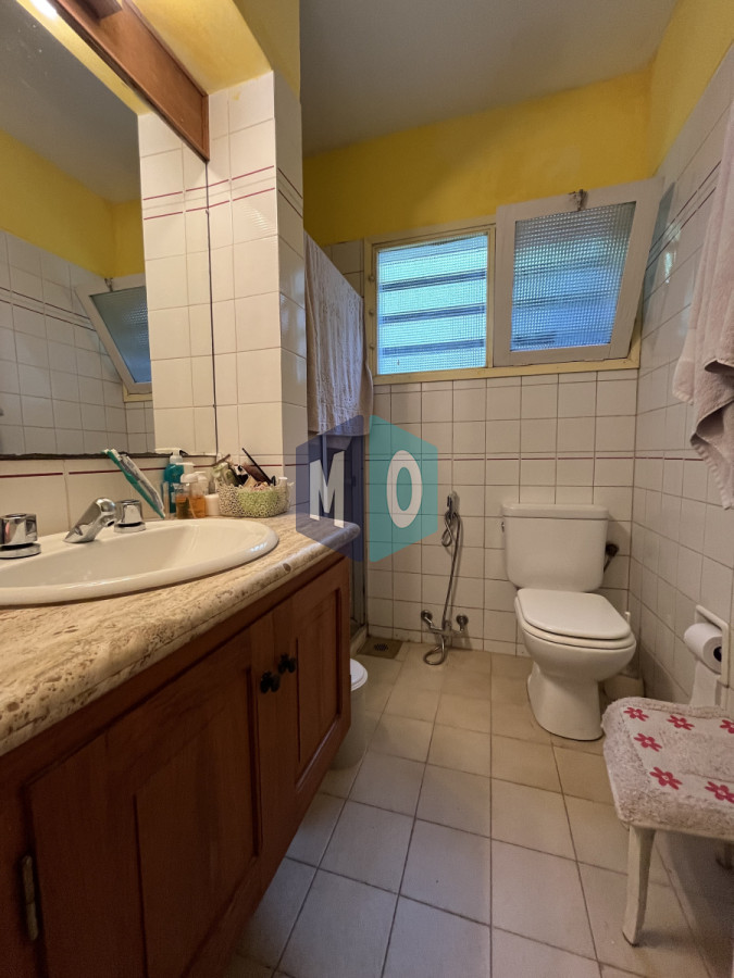 Casa ID.887 - Casa en Playa Mansa, 5 dormitorios y 4 baños.