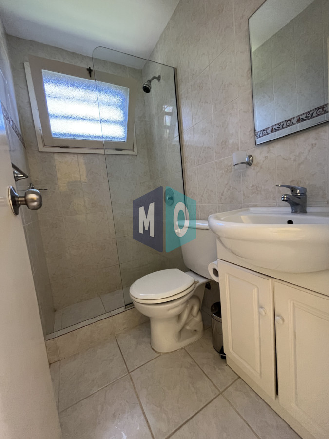 Casa ID.887 - Casa en Playa Mansa, 5 dormitorios y 4 baños.
