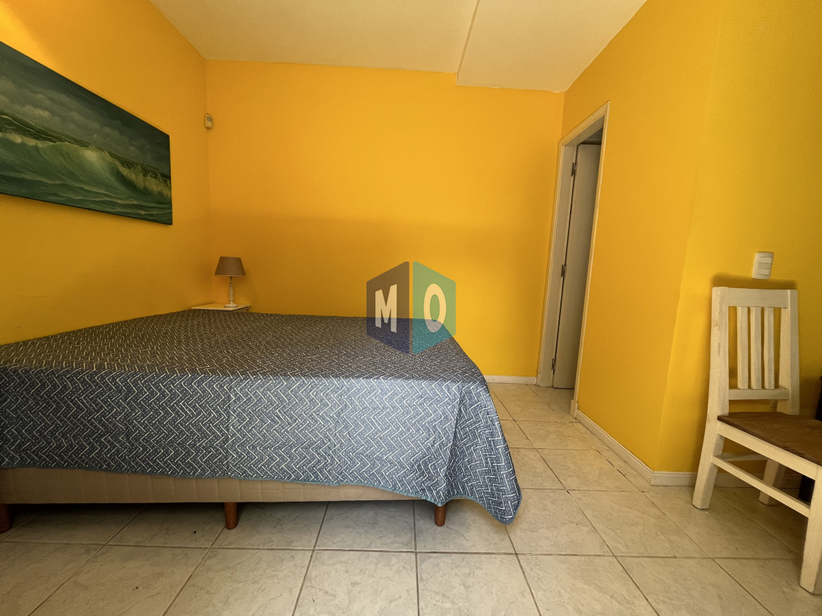Casa ID.887 - Casa en Playa Mansa, 5 dormitorios y 4 baños.