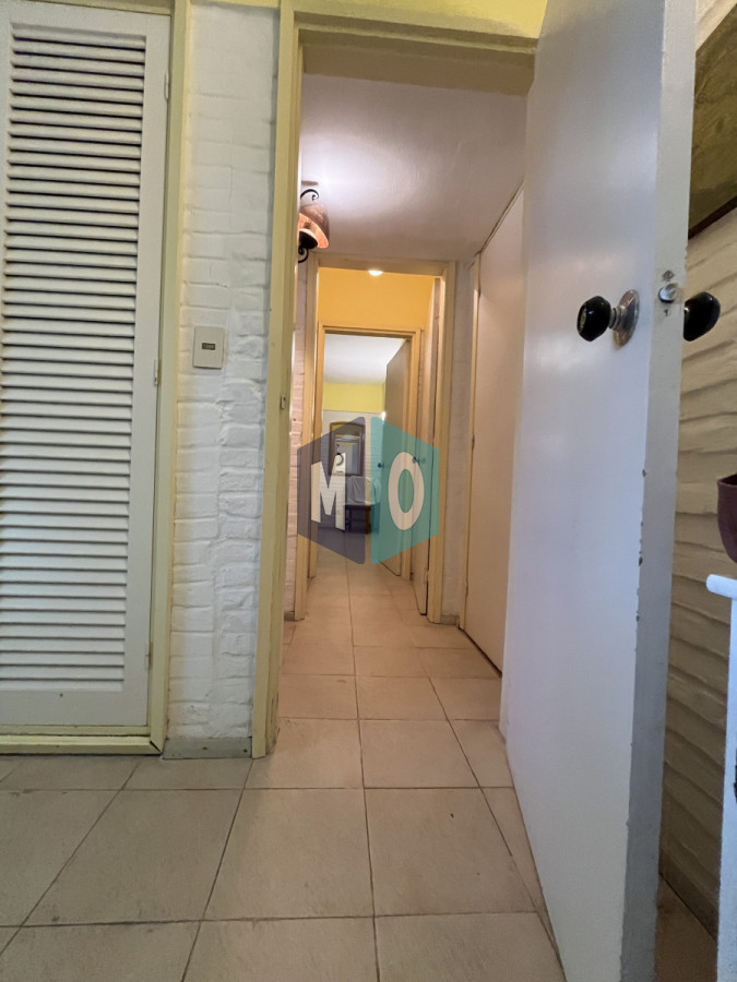 Casa ID.887 - Casa en Playa Mansa, 5 dormitorios y 4 baños.