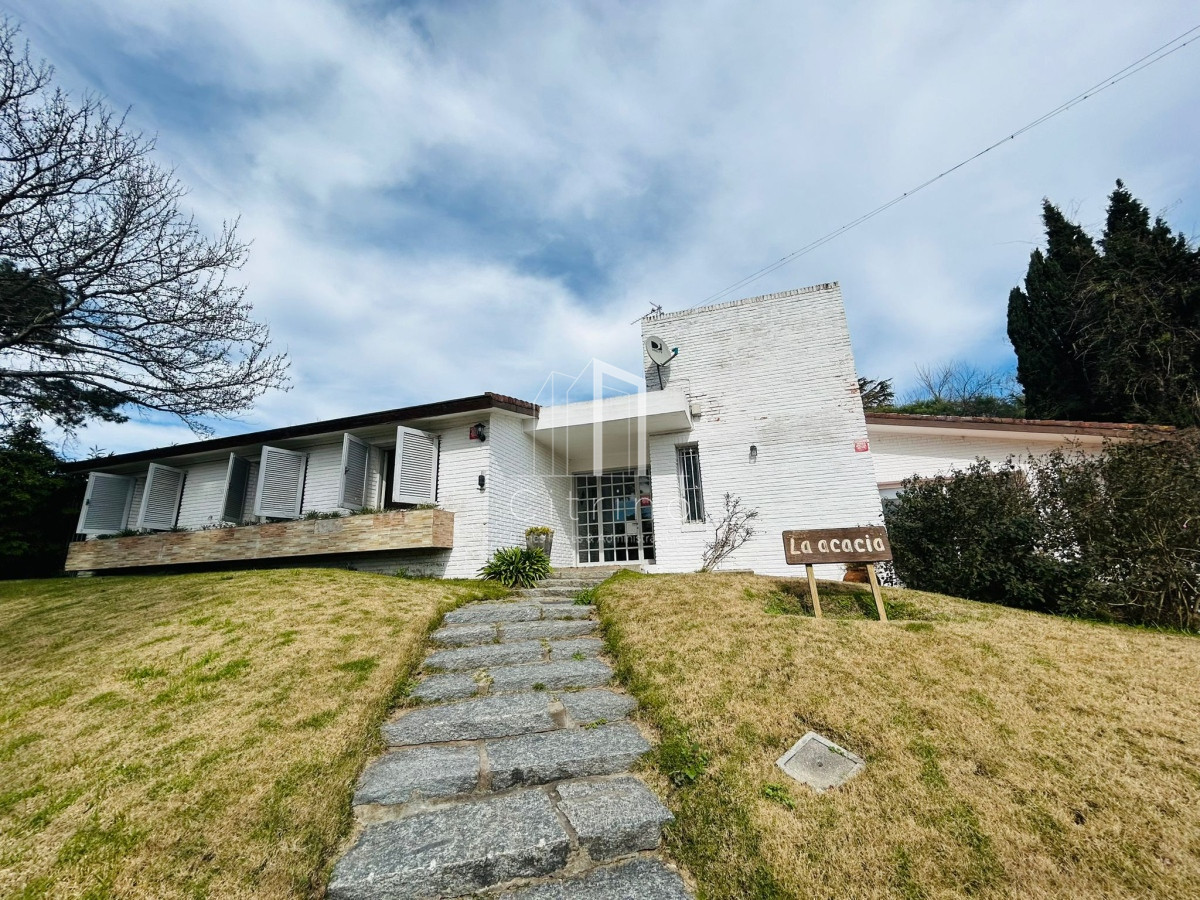 Casa ID.1152 - Casa En Venta, Zona Colegios. Jardines de Cordoba. Punta Del Este.