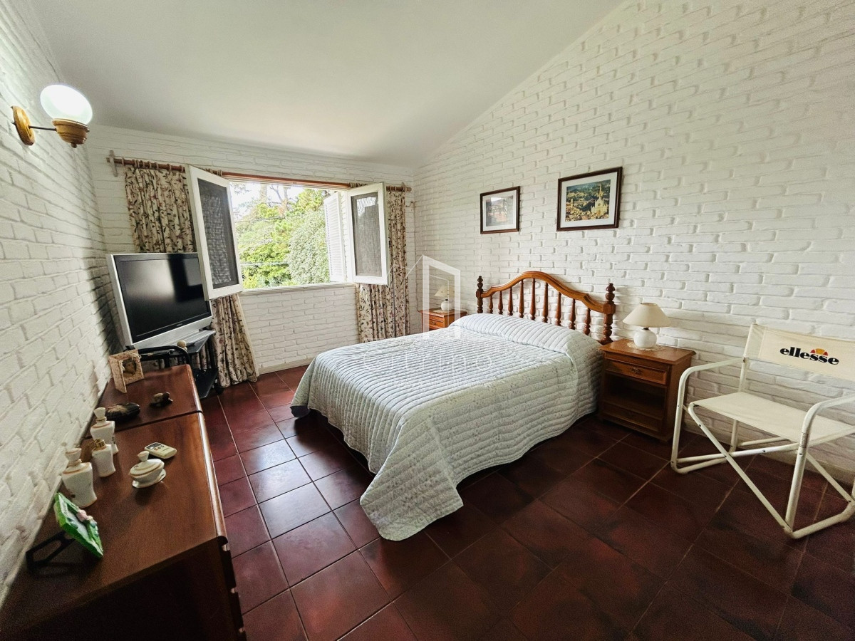 Casa ID.1152 - Casa En Venta, Zona Colegios. Jardines de Cordoba. Punta Del Este.