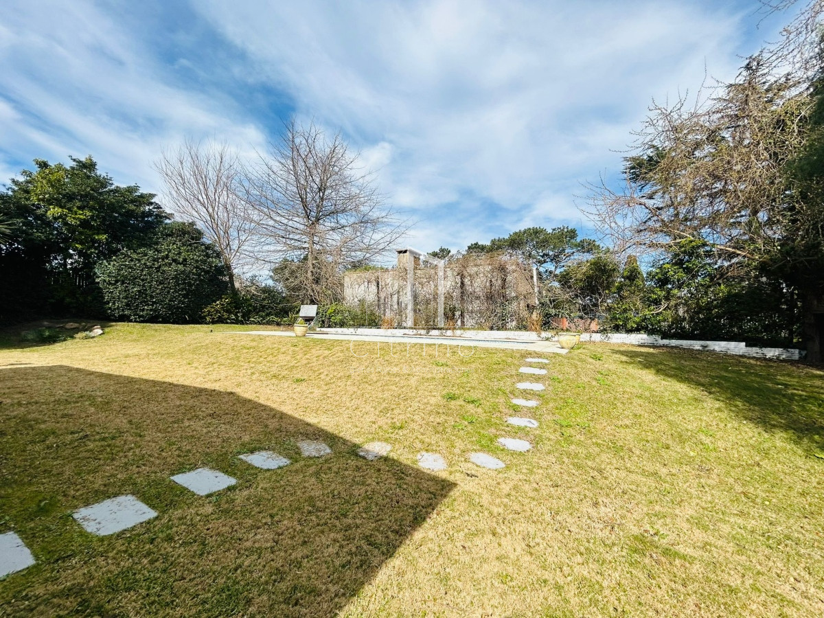Casa ID.1152 - Casa En Venta, Zona Colegios. Jardines de Cordoba. Punta Del Este.