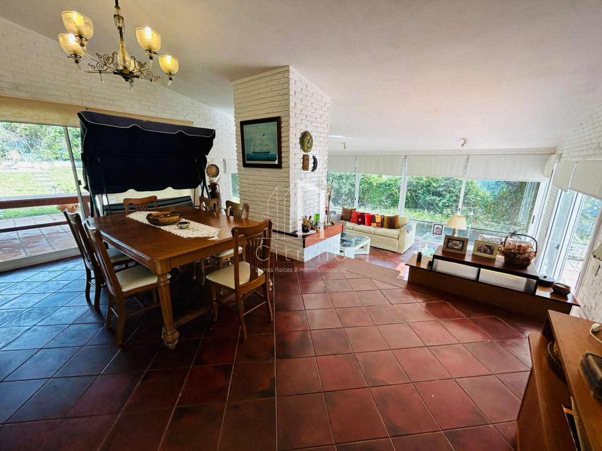 Casa ID.1152 - Casa En Venta, Zona Colegios. Jardines de Cordoba. Punta Del Este.