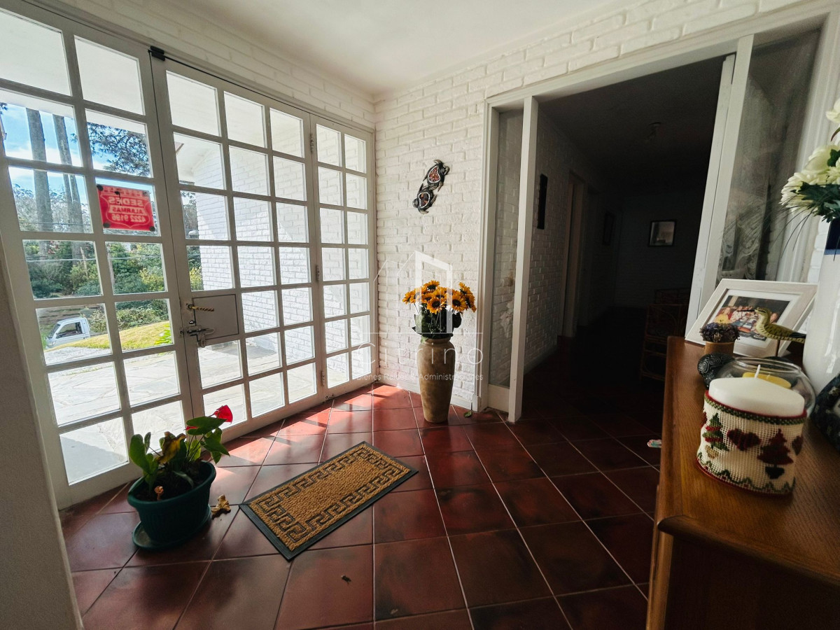 Casa ID.1152 - Casa En Venta, Zona Colegios. Jardines de Cordoba. Punta Del Este.