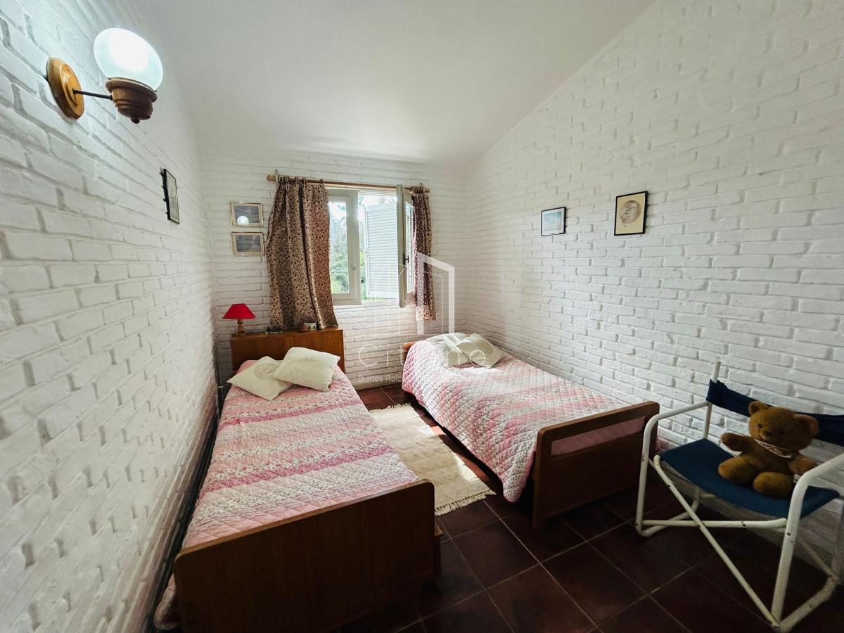 Casa ID.1152 - Casa En Venta, Zona Colegios. Jardines de Cordoba. Punta Del Este.