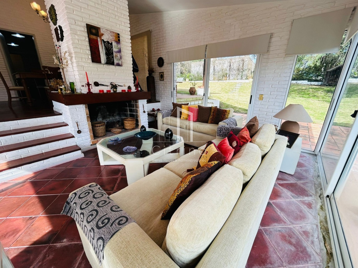 Casa ID.1152 - Casa En Venta, Zona Colegios. Jardines de Cordoba. Punta Del Este.