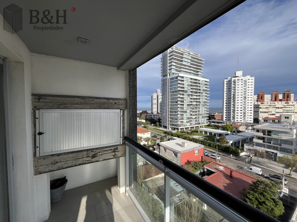 Apartamento ID.5878 - Alquiler Apartamento Torre Francia Con Parrillero, Vista Al Mar