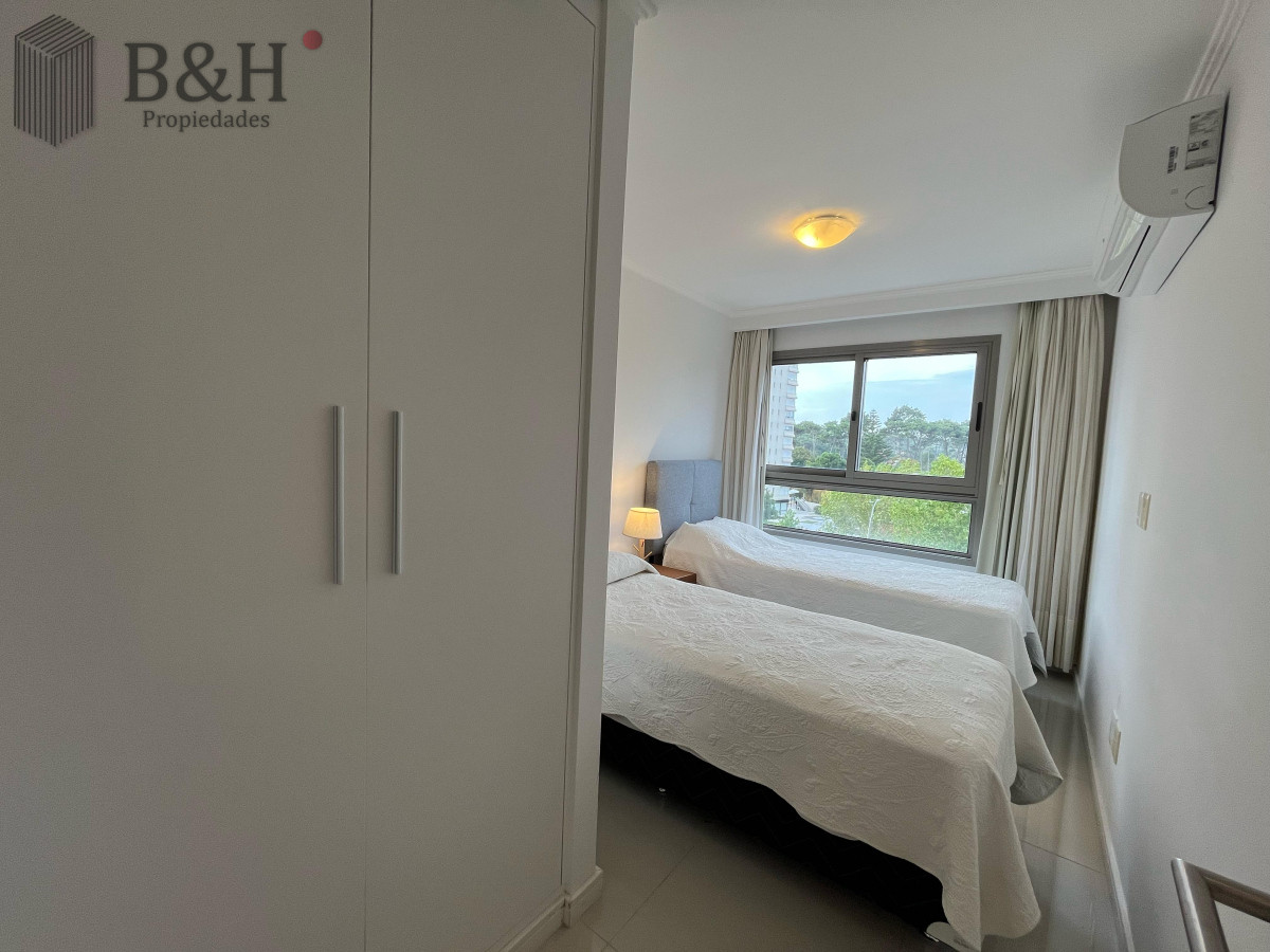 Apartamento ID.4363 - Place Layette - Alquiler anual 2 dormitorios torre de categoría.