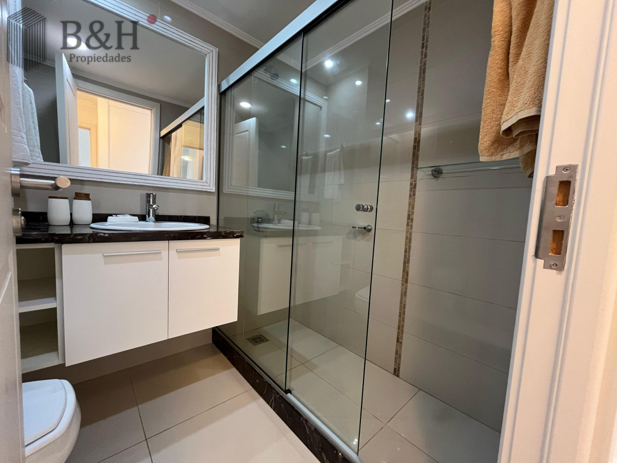 Apartamento ID.4363 - Place Layette - Alquiler anual 2 dormitorios torre de categoría.