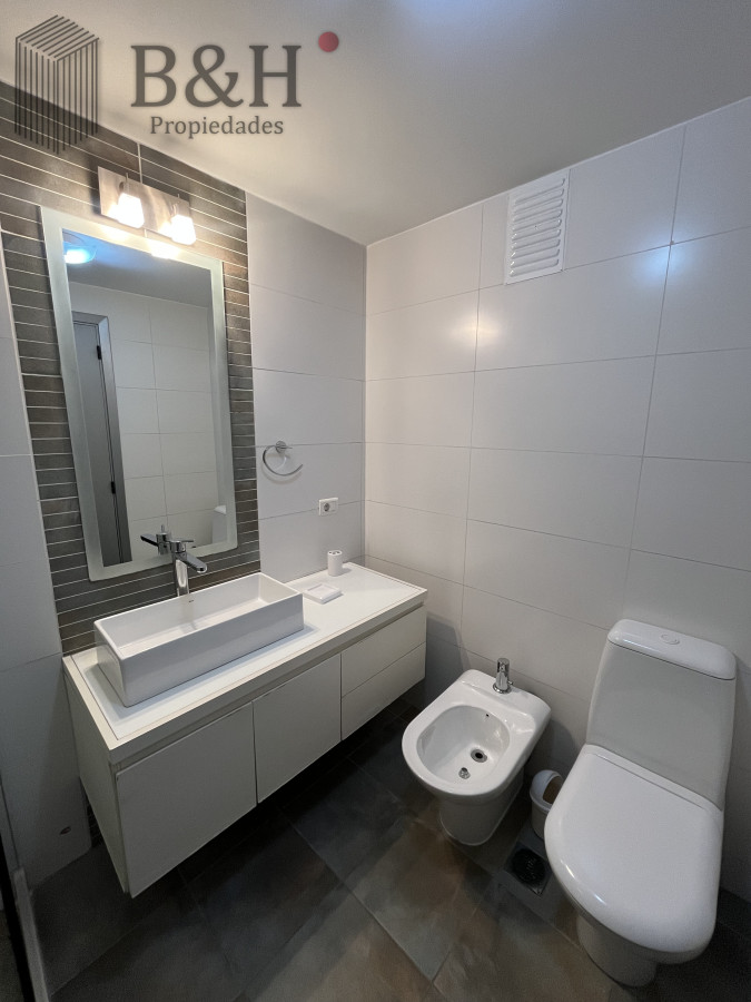 Apartamento ID.5878 - Alquiler Apartamento Torre Francia Con Parrillero, Vista Al Mar