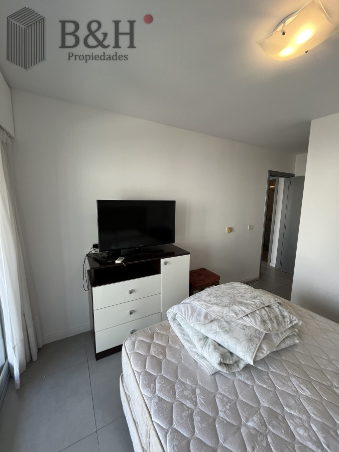 Apartamento ID.5878 - Alquiler Apartamento Torre Francia Con Parrillero, Vista Al Mar