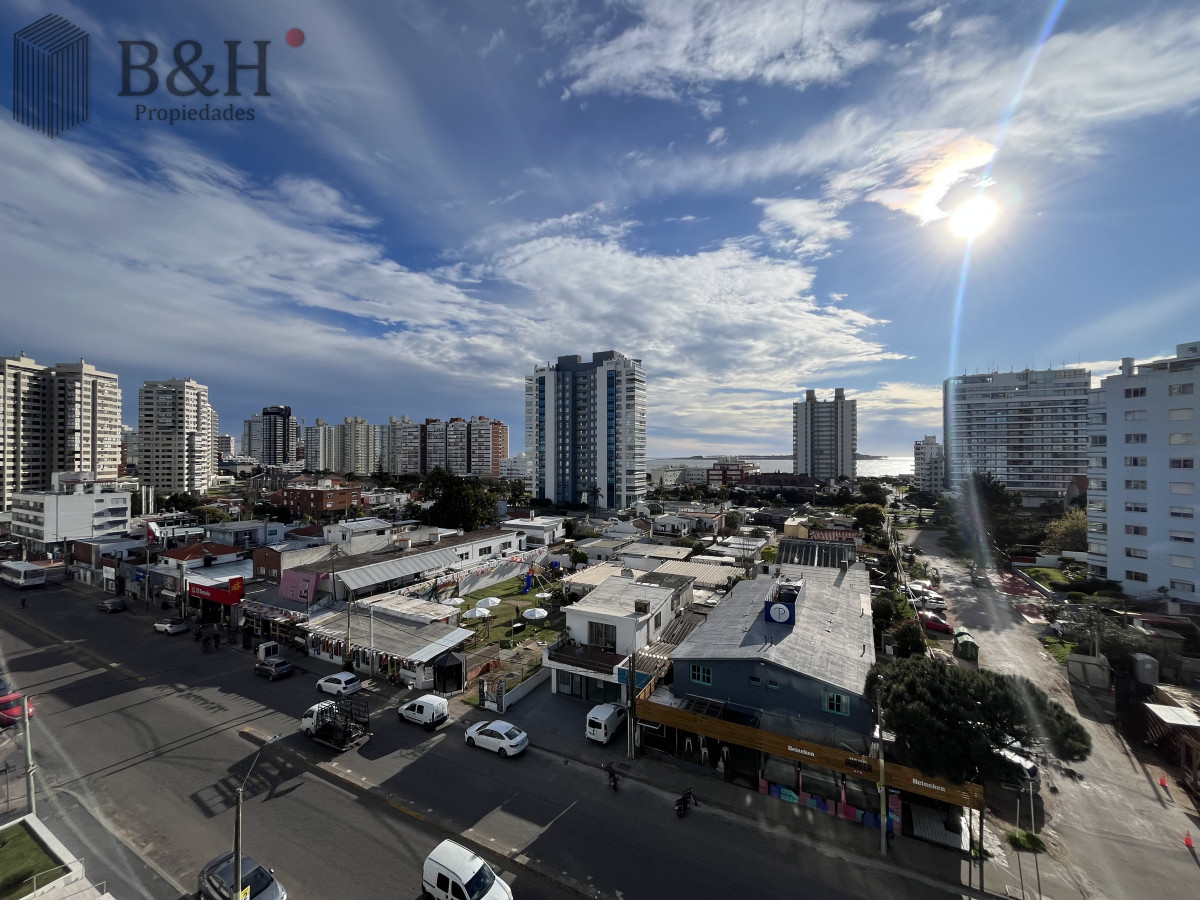 Apartamento ID.5878 - Alquiler Apartamento Torre Francia Con Parrillero, Vista Al Mar