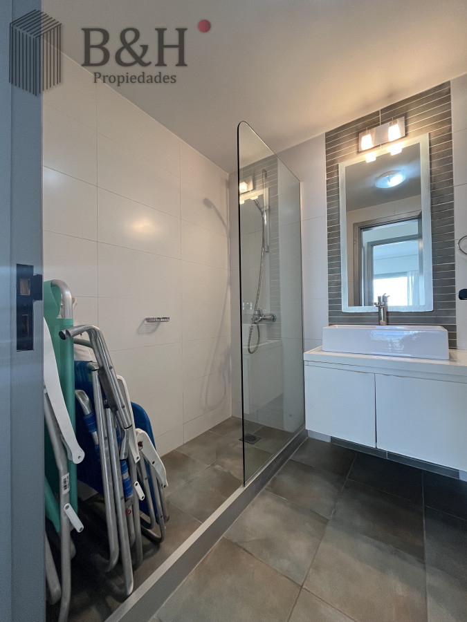 Apartamento ID.5878 - Alquiler Apartamento Torre Francia Con Parrillero, Vista Al Mar