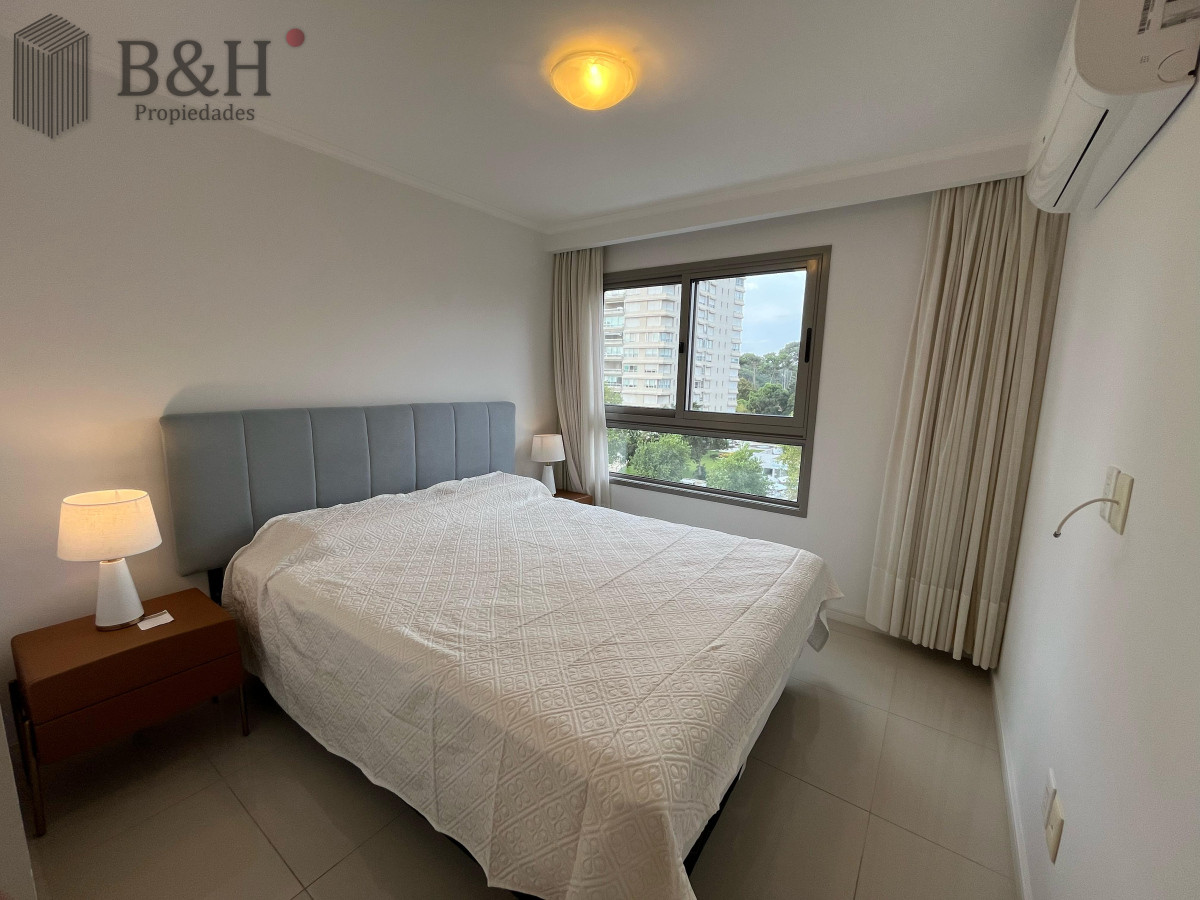 Apartamento ID.4363 - Place Layette - Alquiler anual 2 dormitorios torre de categoría.