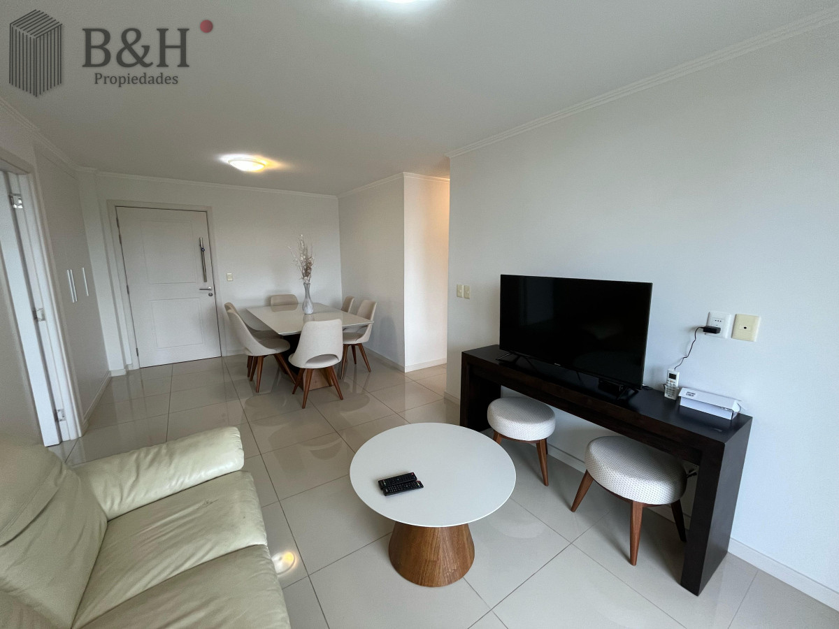 Apartamento ID.4363 - Place Layette - Alquiler anual 2 dormitorios torre de categoría.