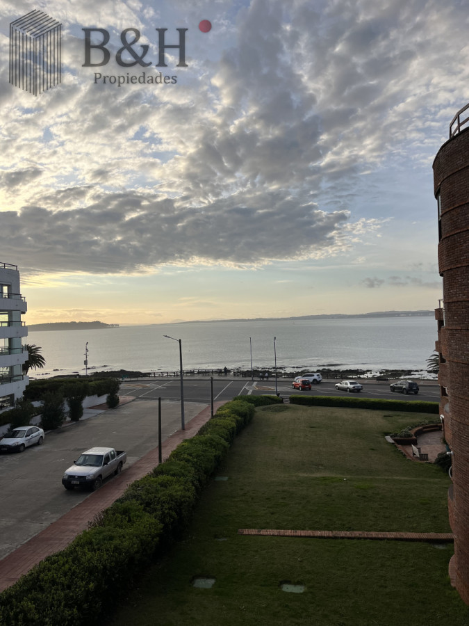 Apartamento ID.5739 - Apartamento en Península - Punta del Este   Frente al Mar !! 