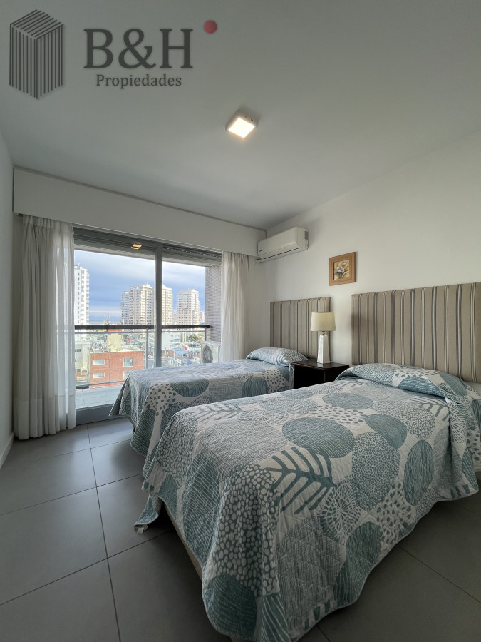 Apartamento ID.5878 - Alquiler Apartamento Torre Francia Con Parrillero, Vista Al Mar