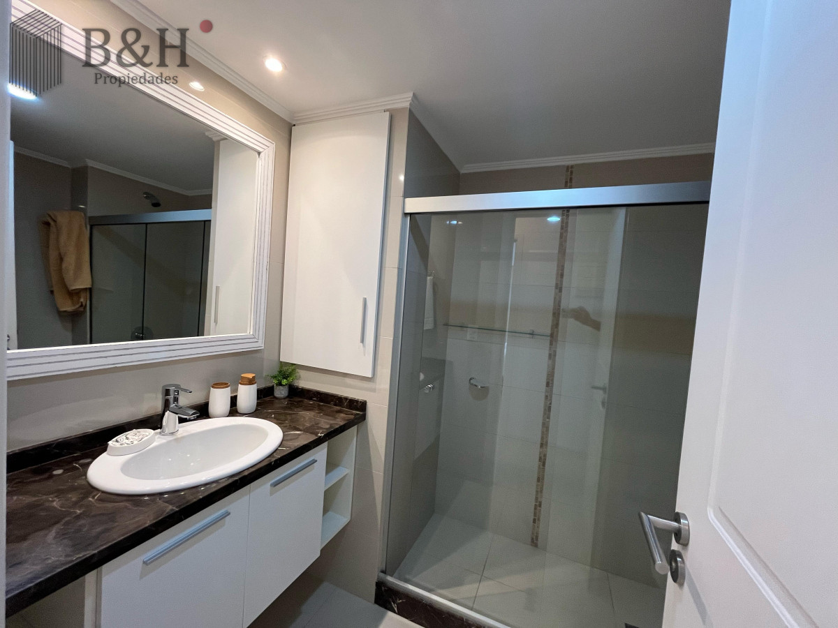 Apartamento ID.4363 - Place Layette - Alquiler anual 2 dormitorios torre de categoría.