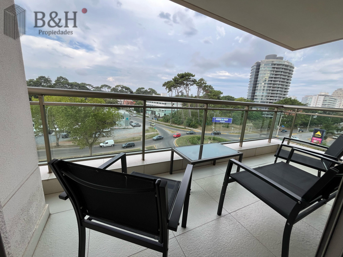 Apartamento ID.4363 - Place Layette - Alquiler anual 2 dormitorios torre de categoría.