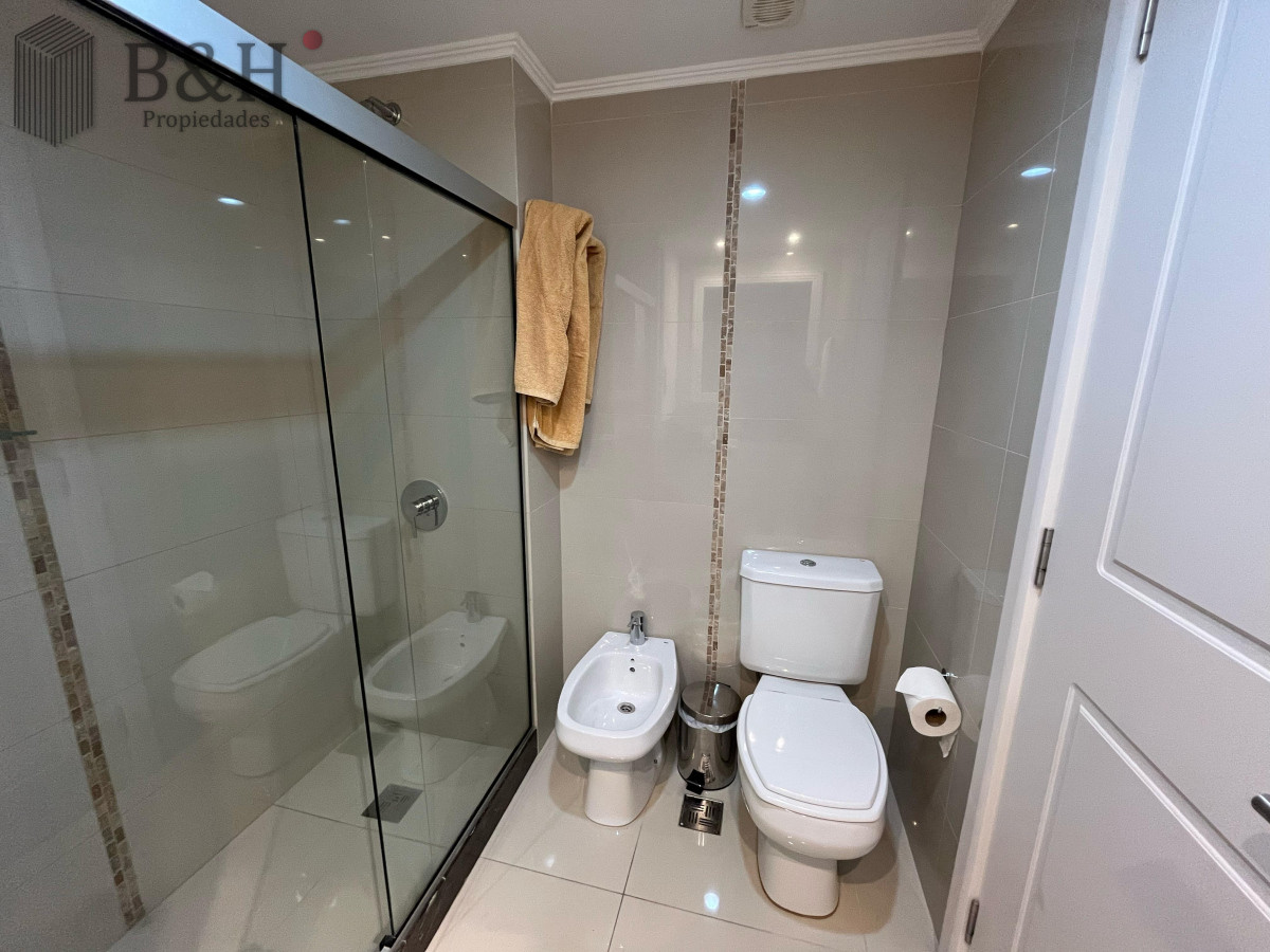 Apartamento ID.4363 - Place Layette - Alquiler anual 2 dormitorios torre de categoría.