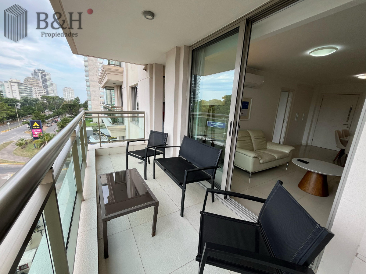 Apartamento ID.4363 - Place Layette - Alquiler anual 2 dormitorios torre de categoría.