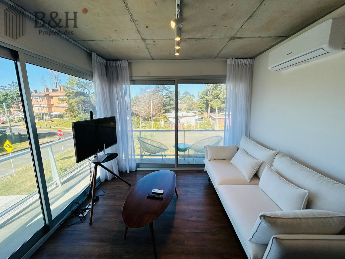 Apartamento ID.5879 - Apartamento en venta 2 Dormitorios , Playa Mansa, Punta del este 