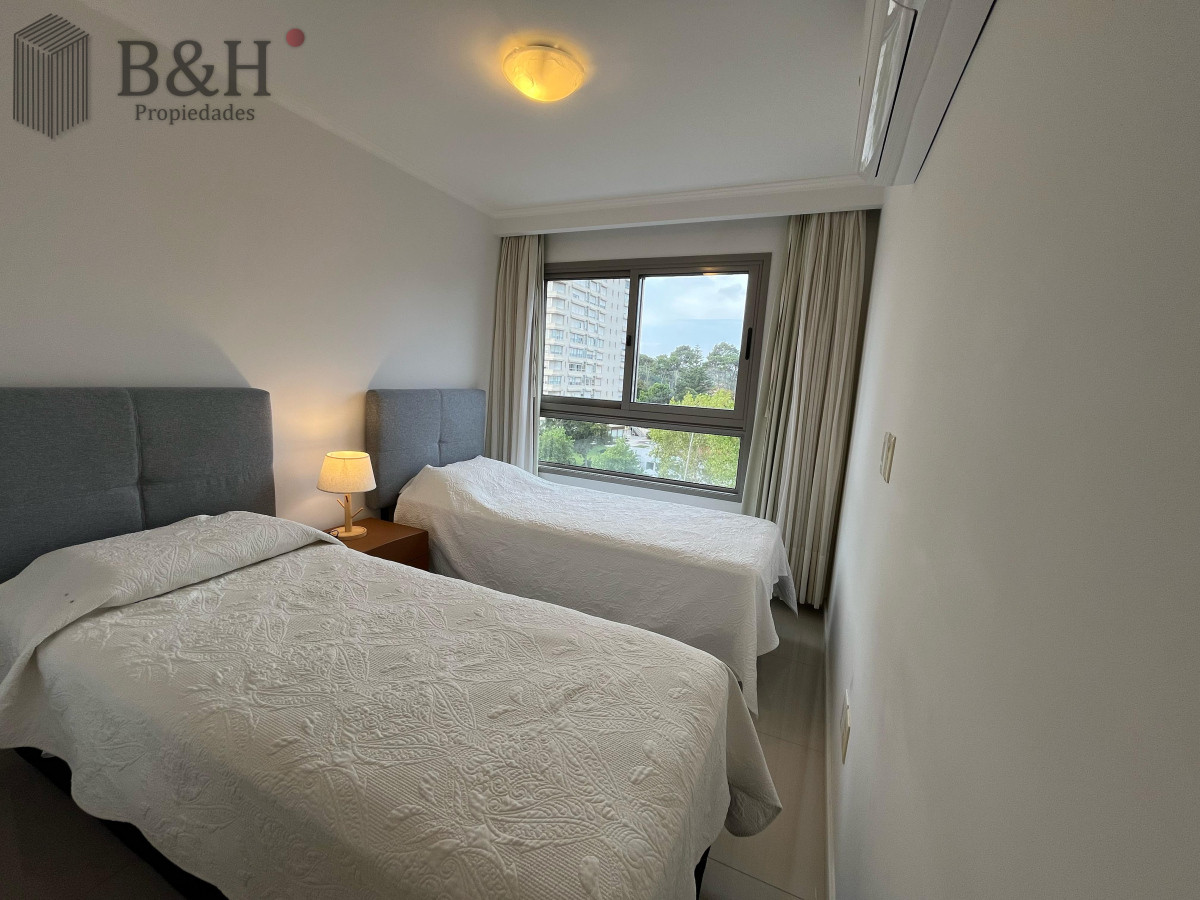 Apartamento ID.4363 - Place Layette - Alquiler anual 2 dormitorios torre de categoría.