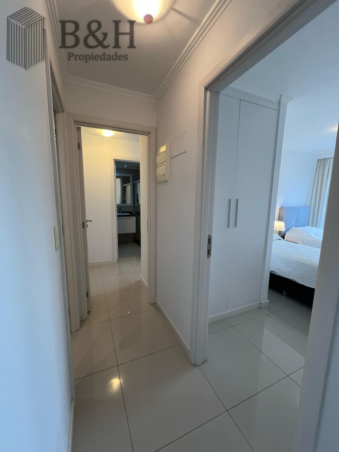 Apartamento ID.4363 - Place Layette - Alquiler anual 2 dormitorios torre de categoría.