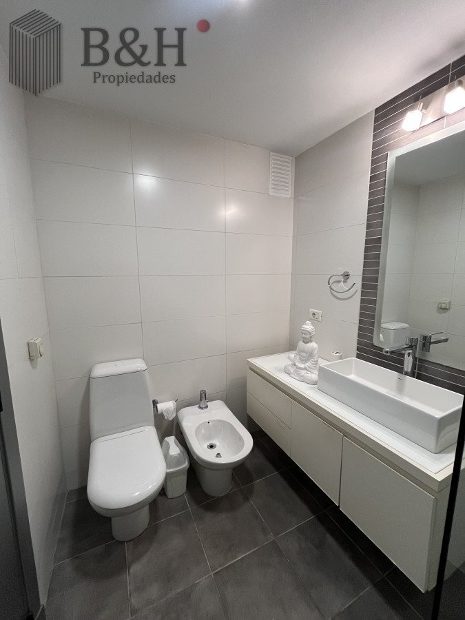Apartamento ID.5878 - Alquiler Apartamento Torre Francia Con Parrillero, Vista Al Mar