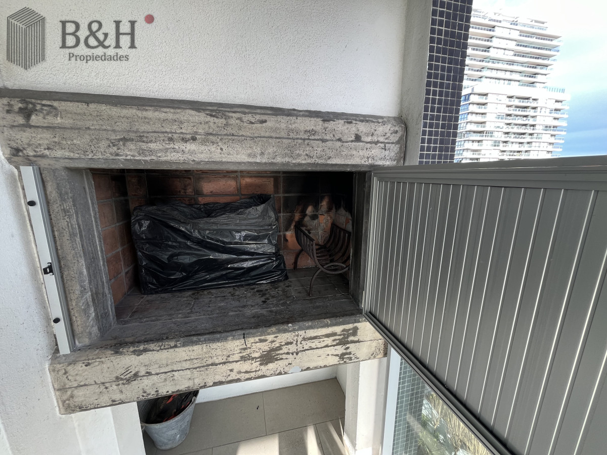 Apartamento ID.5878 - Alquiler Apartamento Torre Francia Con Parrillero, Vista Al Mar