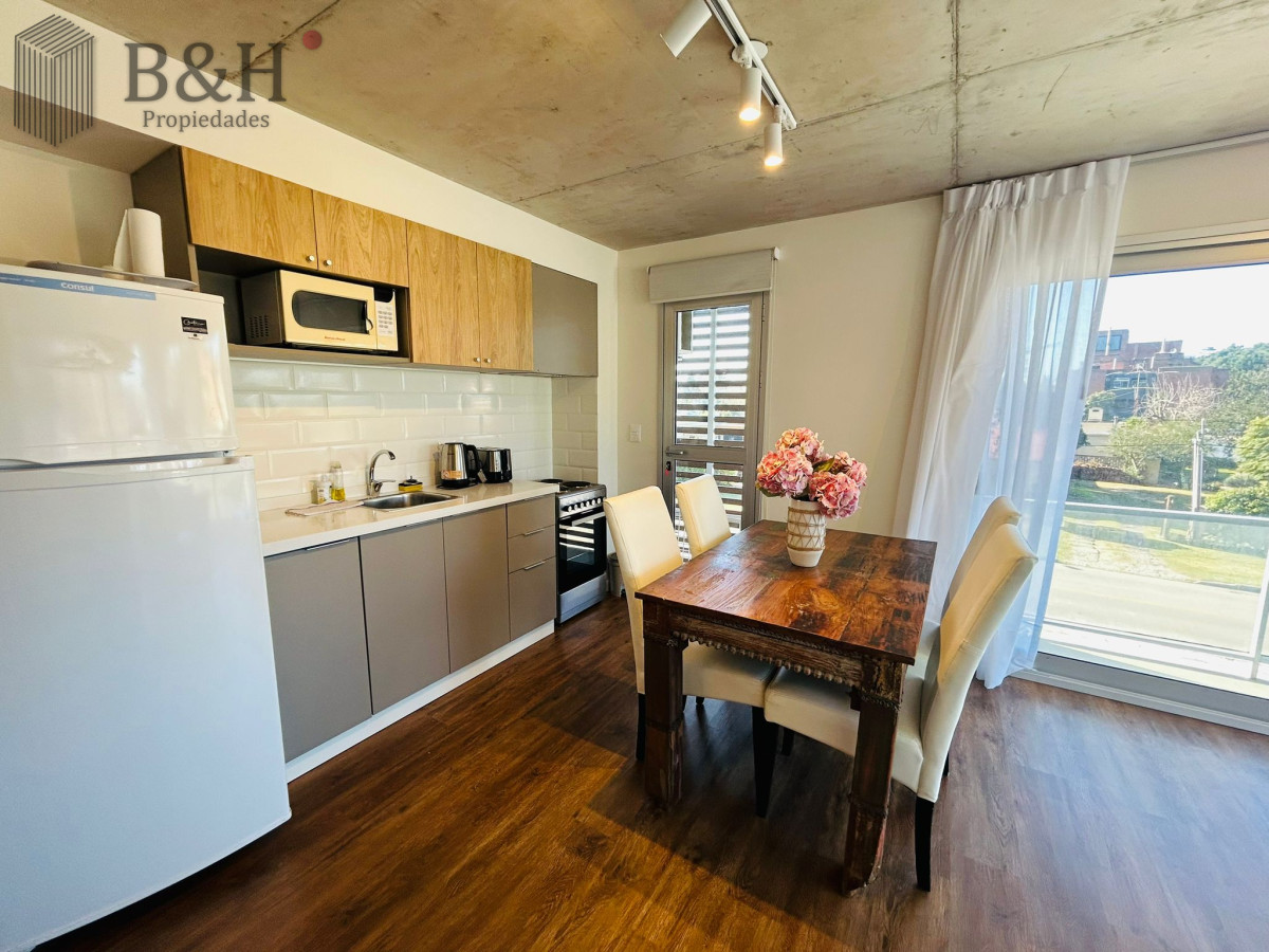 Apartamento ID.5879 - Apartamento en venta 2 Dormitorios , Playa Mansa, Punta del este 