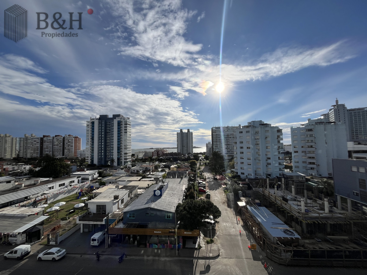 Apartamento ID.5878 - Alquiler Apartamento Torre Francia Con Parrillero, Vista Al Mar