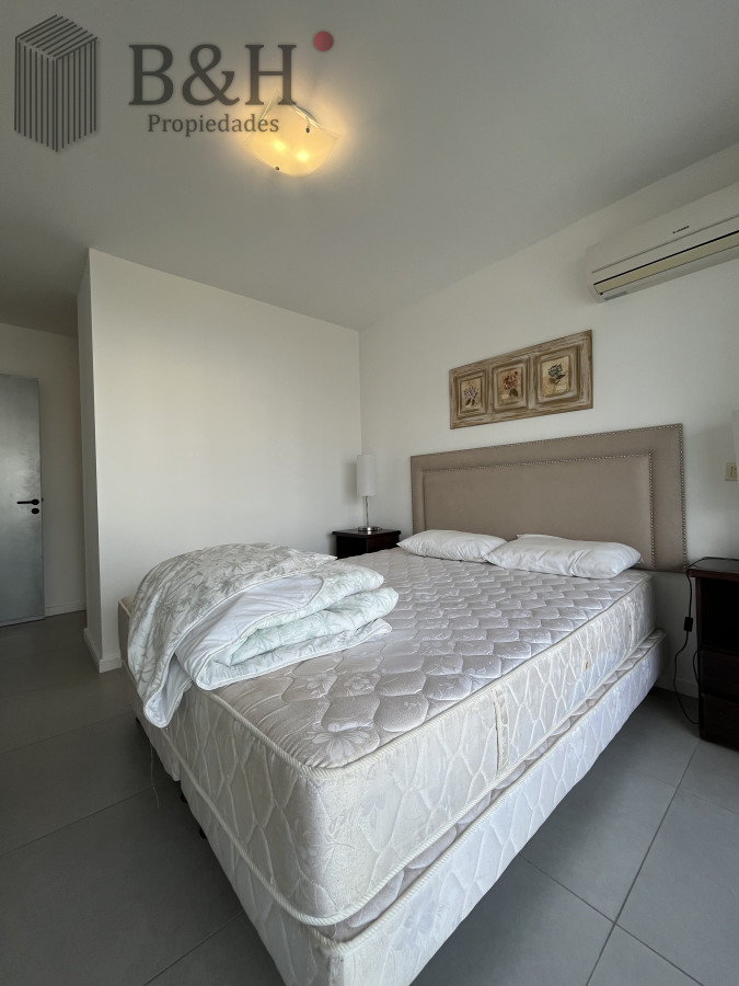 Apartamento ID.5878 - Alquiler Apartamento Torre Francia Con Parrillero, Vista Al Mar
