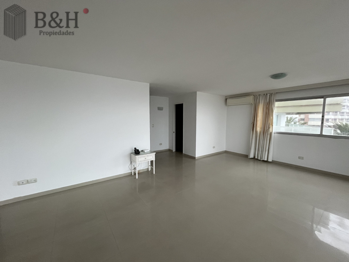 Apartamento ID.3235 - Apartamento en venta, puerto Punta del Este.
