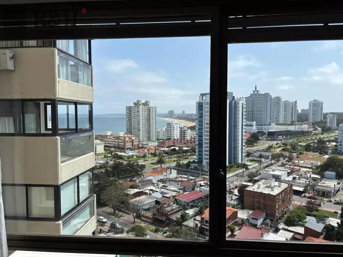Apartamento ID.3709 - Apartamento frente al mar - Playa brava 3 dormitorios.
